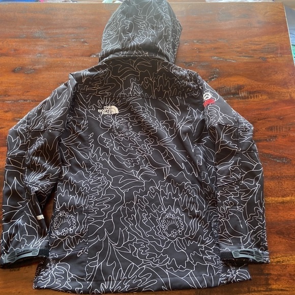 The North Face Black and White Goretex XCR Summit Series 2 in 1 Size Jacket YL - Picture 2 of 7